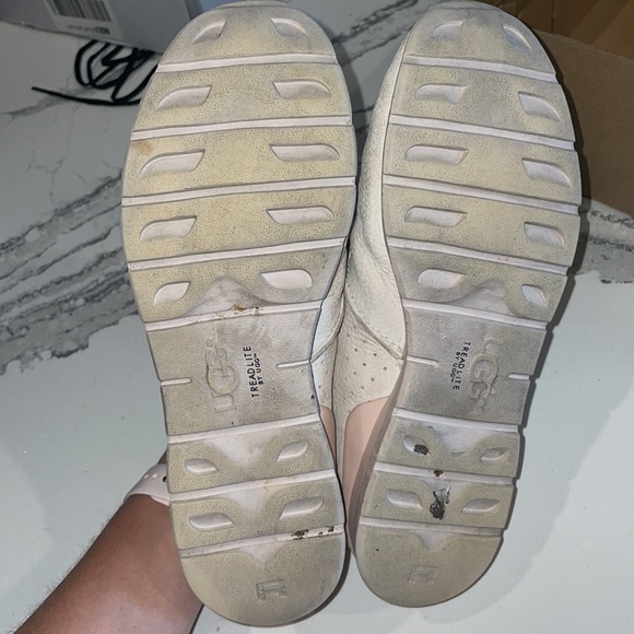 Women’s UGG shoes - Picture 3 of 4